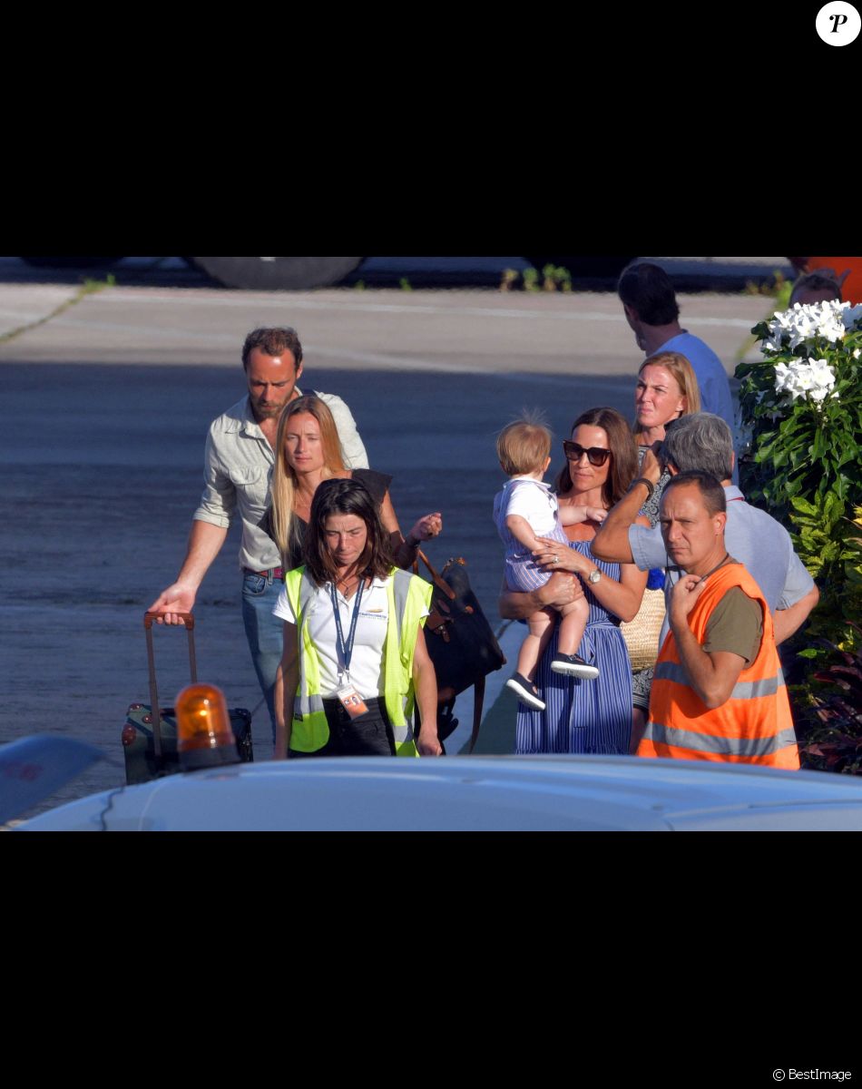 Exclusif - James Middleton et sa fiancée Alizée Thévenet quittent Saint-Barthélemy le 5 janvier 2020 avec Pippa et son mari James Matthews. Pippa porte son fils Arthur.
