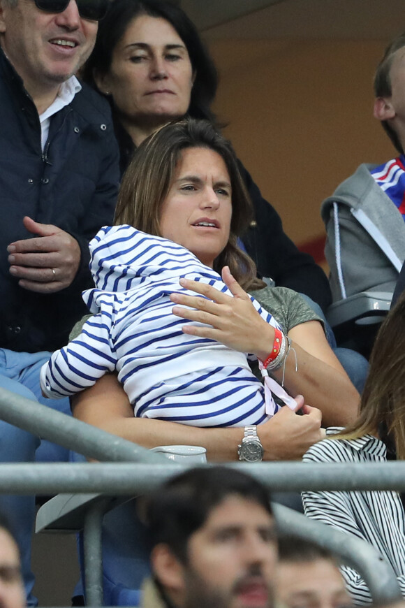 Amélie Mauresmo et son fils Aaron Mauresmo lors du match du quart de finale de l'UEFA Euro 2016 France-Islande au Stade de France à Saint-Denis, France le 3 juillet 2016. © Cyril Moreau/Bestimage