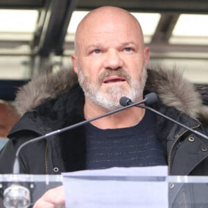 Philippe Etchebest - Rassemblement national des métiers de l'hôtellerie, de la restauration, du tourisme à l'appel de l'UMIH et le GNI à l'esplanade des Invalides à Paris le 14 décembre 2020. © Panoramic / Bestimage