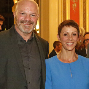 Philippe et sa femme Dominique Etchebest avec Alain Juppé Maire de Bordeaux - Le chef Bordelais Philippe Etchebest inaugure son restaurant "Le 4ème mur" en présence de Alain Juppé sous les galeries de l'opera de Bordeaux, en face du restaurant de son concurrent Gordon Ramsay le 5 octobre 2015.