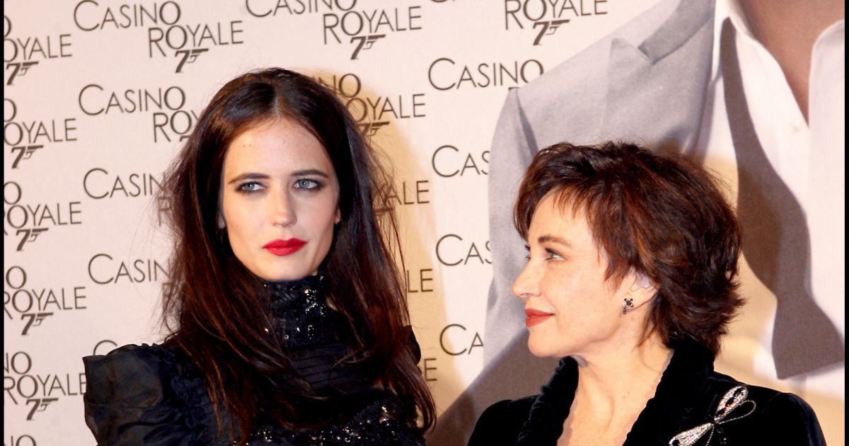 Eva Green et sa mère Marlène Jobert à la Première du nouveau James Bond