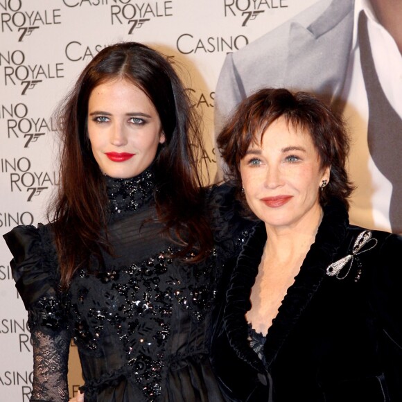 Eva Green et sa mère Marlène Jobert lors de l'avant-première du film Casino Royale à Paris