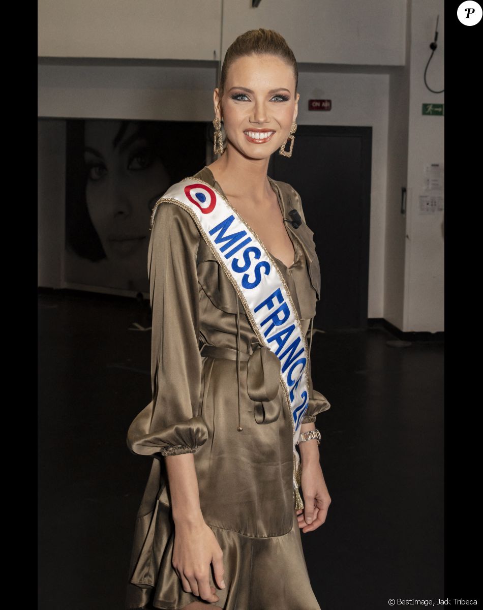 Exclusif - Amandine Petit (Miss France 2021) - Backstage de l'enregistrement de l'émission "A Prendre ou A Laisser (APOAL)", présentée par C.Hanouna et diffusée en direct le 26 janvier sur C8 © Jack Tribeca / Bestimage