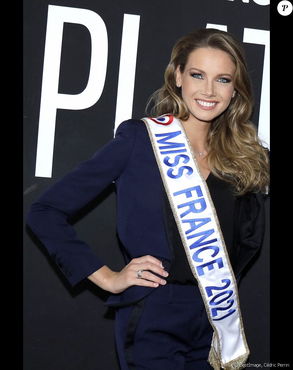 Exclusif - Amandine Petit (Miss France 2021) rencontre Jordan De Luxe sur un plateau de la chaine Non Stop People le 14 janvier 2021 © Cédric Perrin / Bestimage