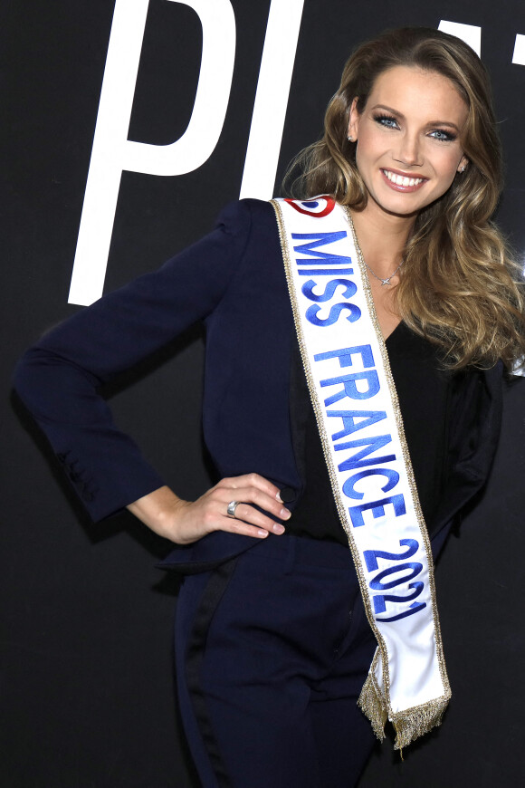 Exclusif - Amandine Petit (Miss France 2021) rencontre Jordan De Luxe sur un plateau de la chaine Non Stop People le 14 janvier 2021 © Cédric Perrin / Bestimage