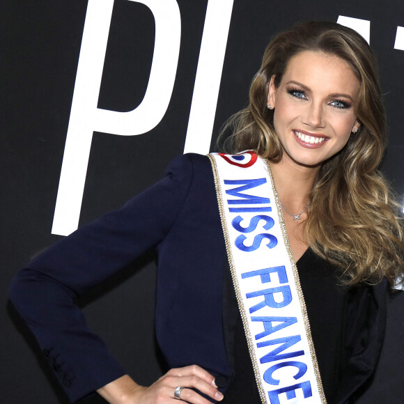 Exclusif - Amandine Petit (Miss France 2021) rencontre Jordan De Luxe sur un plateau de la chaine Non Stop People le 14 janvier 2021 © Cédric Perrin / Bestimage