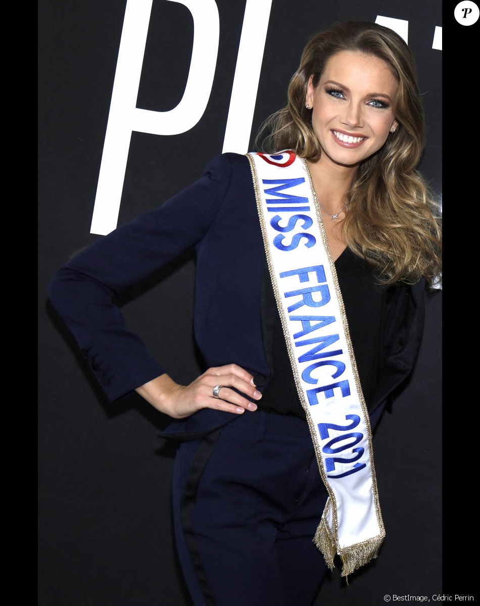 Exclusif - Amandine Petit (Miss France 2021) rencontre Jordan De Luxe sur un plateau de la chaine Non Stop People le 14 janvier 2021 © Cédric Perrin / Bestimage