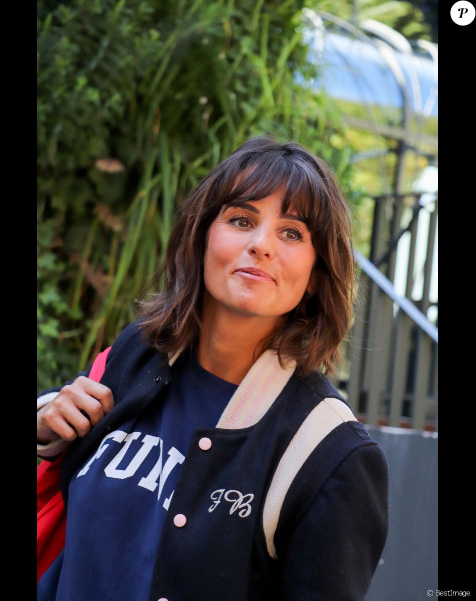 Faustine Bollaert arrive à l'enregistrement de l'émission "Vivement Dimanche Prochain" au studio Gabriel à Paris, France, le 11 septembre 2019.