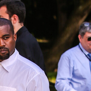 Info du 19 février 2021 - Kim Kardashian demande le divorce d'avec Kanye West - Info - Présidentielle: Kanye West récolte 60000 voix et évoque une nouvelle candidature en 2024 - Kanye West - Arrivées des people à la soirée "The Art of Giving" Love Ball à la Fondation Louis Vuitton à Paris le 6 juillet 2016.