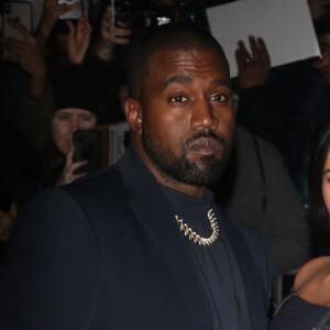 Info du 19 février 2021 - Kim Kardashian demande le divorce d'avec Kanye West - Info - Présidentielle: Kanye West récolte 60000 voix et évoque une nouvelle candidature en 2024 - Kim Kardashian et son mari Kanye West arrivent très amoureux à la soirée WSJ Innovators Awards au musée d'Art Moderne à New York, le 6 novembre 2019