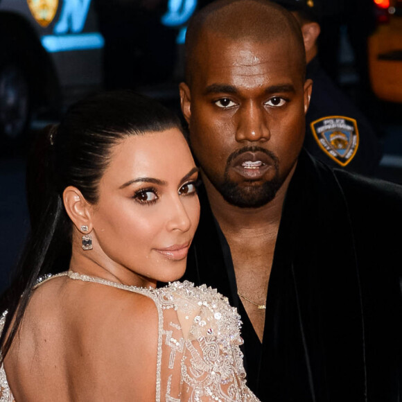 Info - Kim Kardashian fête ses 40 ans - Info - Kim Kardashian et Kanye West attendent leur quatrième enfant - Kim Kardashian son mari Kanye West - Soirée Costume Institute Gala 2015 (Met Ball) au Metropolitan Museum célébrant l'ouverture de Chine: à travers le miroir à New York, le 4 mai 2015.