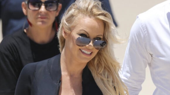 Pamela Anderson pimente sa vie sexuelle avec des saucisses végétales