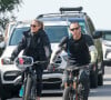 Exclusif - Robin Wright fait une sortie à vélo avec son mari Clement Giraudet à Los Angeles le 11 février 2021.