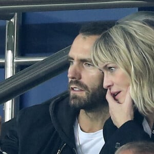 Robin Wright et son nouveau compagnon Clement Giraudet ( directeur des relations VIP chez Saint-Laurent) assistent au match de Champions League "PSG - Bayern Munich (3-0)" au Parc des Princes à Paris, le 27 septembre 2017. © Cyril Moreau/Bestimage 