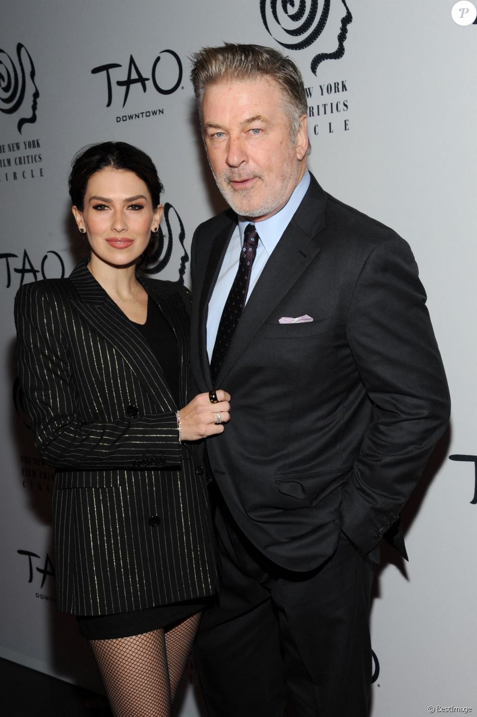 Hilaria Baldwin, Alec Baldwin - Les célébrités assistent à la cérémonie des "NY Film Critics Circle Awards" à New York, le 7 janvier 2020.