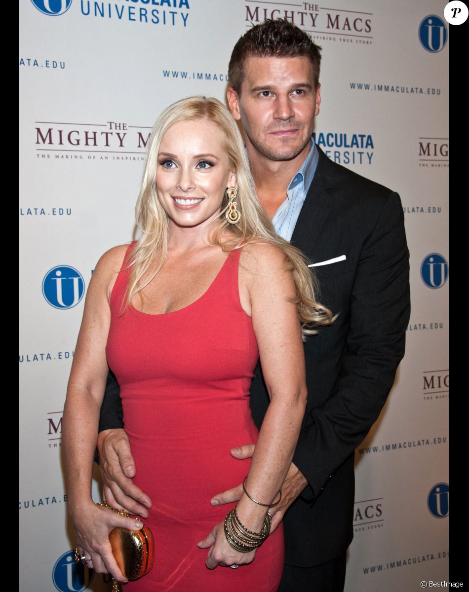 David Boreanaz avec sa femme Jaime Bergman posent au Kimmel Center en 2011