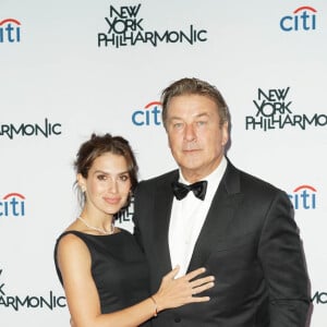 Alec Baldwin et sa femme Hilaria (enceinte) au photocall du gala Philharmonic Fall 2019 au David Geffen Hall, Lincoln Center à New York, le 7 octobre 2019