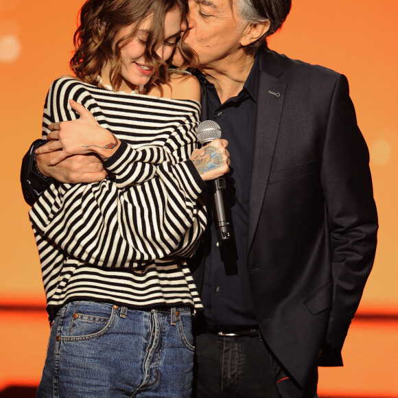 Exclusif - Richard Berry et sa petite fille Elise Petit - Surprises - Enregistrement de l'émission "La Chanson secrète 4", qui sera diffusée le 4 janvier 2020 sur TF1, à Paris. Le 17 décembre 2019 © Gaffiot-Perusseau / Bestimage