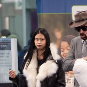 Exclusif - Nicolas Cage et sa nouvelle compagne Riko Shibatase arrivent de l'aquarium d'Atlanta à l'aéroport JFK à New York, le 28 février 2020.