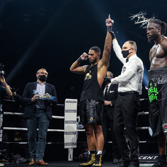 Tony Yoka a battu le Belge Joël Tambwe Djeko par abandon pendant le douzième round pour le titre vacant de l'Union Européenne des lourds à la H Arena de Nantes, France, le 5 mars 2021. © Federico Pestellini/Panoramic/Bestimage 