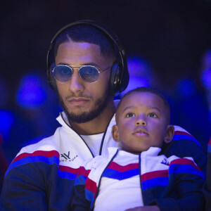 Tony Yoka en pleine concentration avec son fils Ali - People lors de la soirée de boxe à Paris La Défense Arena le 25 septembre 2020. © JB Autissier / Panoramic / Bestimage