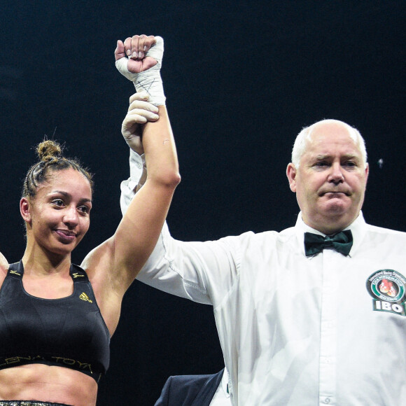 Estelle Yoka-Mossely s'est montrée meilleure technicienne et bat l'Allemande Verena Kaiser aux points lors des championne IBO des légers à la H Arena de Nantes, France, le 5 mars 2021. © Federico Pestellini/Panoramic/Bestimage