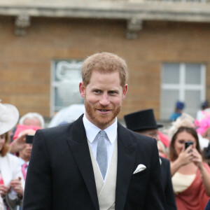 La reine Elisabeth II d Angleterre donne une garden party à Buckingham Palace en présence du prince Harry. Londres. Le 29 mai 2019. 
