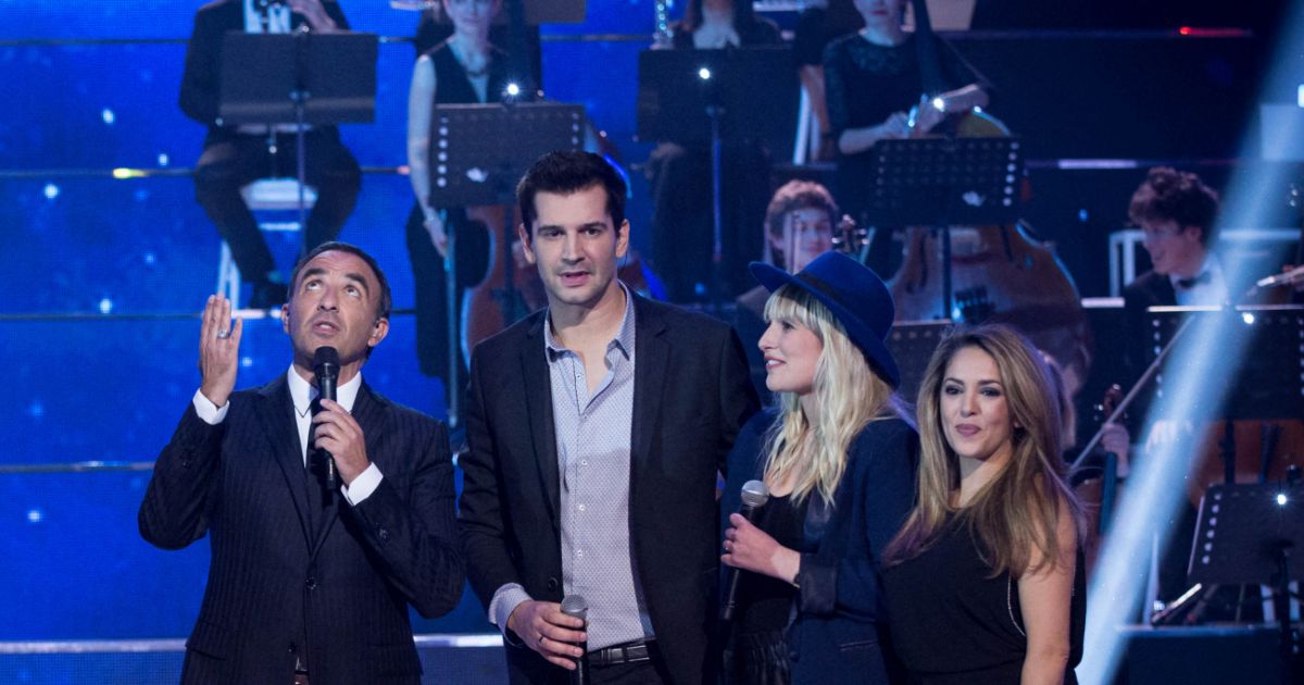Star Academy Saison 4 Streaming Exclusif - Nikos Aliagas avec les chanteurs de la Star Academy Saison 4