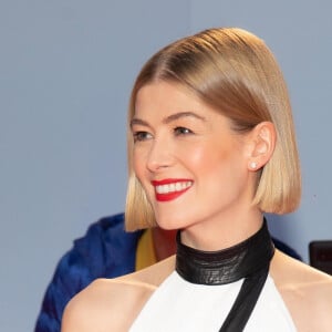 Rosamund Pike - Première du film "Radioactive" pendant le festival international du film de Toronto (TIFF) à Toronto. Le 14 septembre 2019.