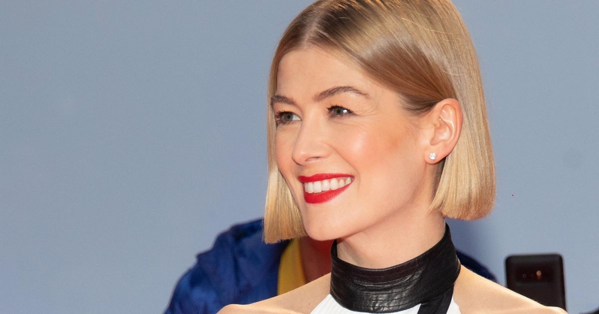 Rosamund Pike Films Et Programmes Tv Rosamund Pike - Première du film Radioactive pendant le festival