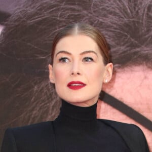 Rosamund Pike - Première du film "A Private War" lors du Festival du Film BFI à Londres. Le 20 octobre 2018.