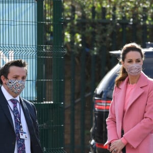 Kate Middleton et le prince William en sortie dans une école près de Londres, le 11 mars 2021.