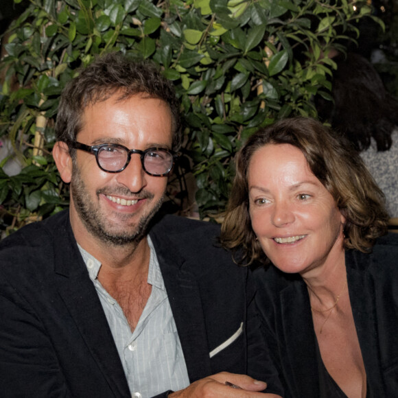 Exclusif - Cendrine Dominguez et son nouveau compagnon Cyrille Eldin - Cyrille Eldin et Cendrine Dominguez en couple lors de la soirée en hommage au personnel soignant de l'APHP (Assistance Publique - Hôpitaux de Paris) au restaurant "Le Récamier" à Paris. G.Idoux a rendu hommage au personnel soignant de l'APHP (Assistance Publique - Hôpitaux de Paris) en invitant en particulier des équipes de la Pitié-Salpétrière dans son restaurant "Le Récamier" à Paris © Jack Tribeca/Bestimage
