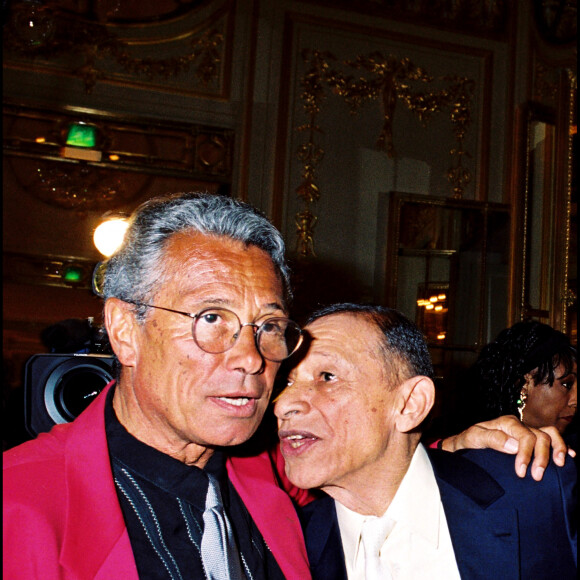 Archives - Jean-Marie Périer et Henri Salvador dans les loges de l'Olympia