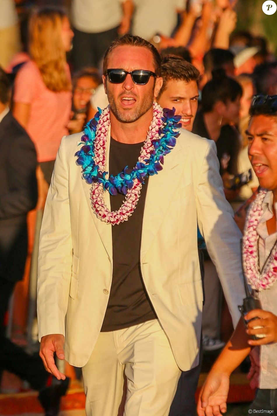 Alex O Loughlin Les Celebrites Au 50eme Anniversaire De La Serie Hawaii 50 Au Waikiki Beach A Honolulu A Hawaii Le 16 Septembre 18 Purepeople