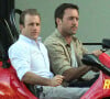 Scott Caan et Alex O'Loughlin lors d'une course poursuite dans une voiture de location sur l'avenue Kalalaua sur le tournage de la série télévision "Hawaii 5-0" ('Hawaii Five-O") à Waikiki à Hawaï, le 18 mars 2014.