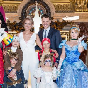 Exclusif - Elodie Gossuin, son mari Bertrand Lacherie et leur enfants Rose, Joséphine, Jules et Léonard - Avant-première de la nouvelle saison "Festival Pirates et Princesses" de Disneyland Paris au Palais Garnier à Paris © Cyril Moreau/Bestimage 