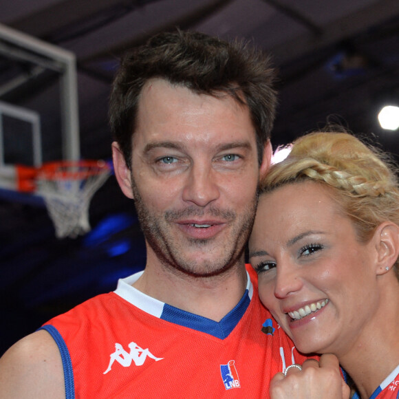 Elodie Gossuin et son mari Bertrand Lacherie - Match des célébrités (défi AG2R La Mondiale) au profit de l'association "Petits Princes" dans le cadre de la Disneyland Paris Leaders Cup LNB, à la Disney Events Arena, le 20 février 2016. © Veeren/Bestimage