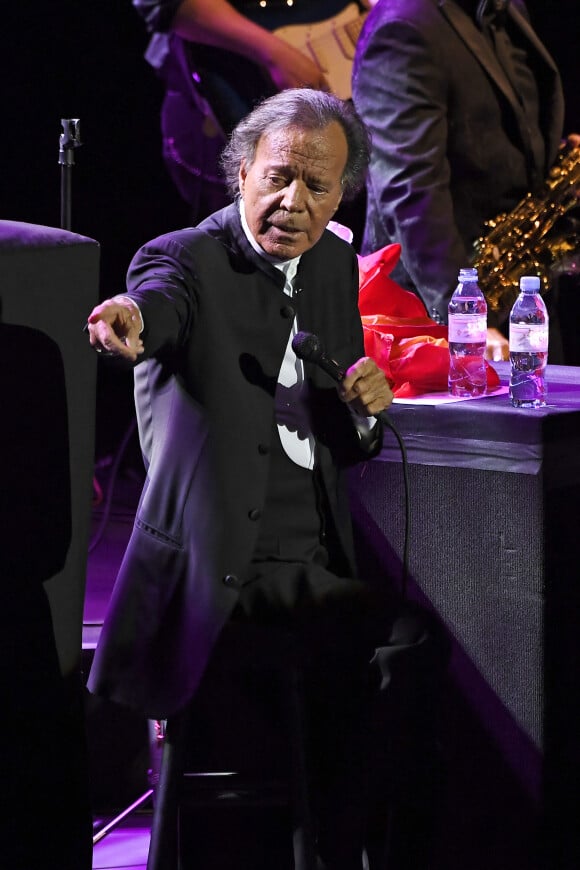 Julio Iglesias en concert au Royal Albert Hall à Londres, le 28 octobre 2019. 