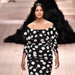 Monica Bellucci lors du défilé Dolce & Gabbana pour la collection Prêt-à-Porter Printemps/Eté 2019 lors de la Fashion Week de Milan. Le 23 septembre 2018.