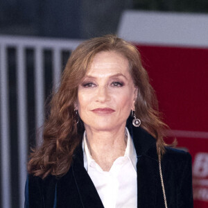 Isabelle Huppert assiste à la projection du film "Le discours" au 15 ème Festival International du Film à Rome, le 19 octobre 2020. 