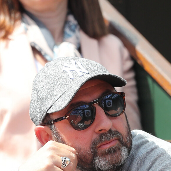 Kad Merad et son fils Khalil (13 ans) dans les tribunes des Internationaux de Tennis de Roland Garros à Paris le 7 juin 2017 © Cyril Moreau-Dominique Jacovides/Bestimage