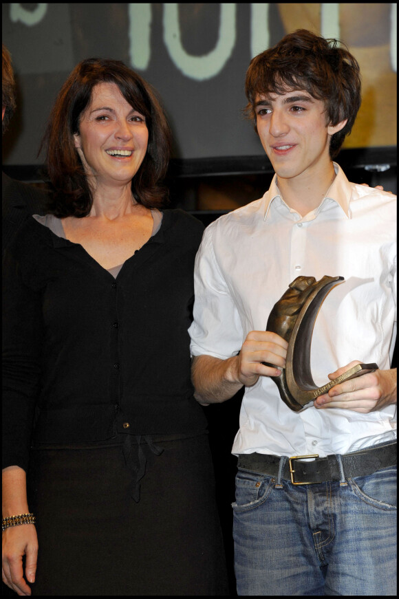 Zabou Breitman et son fils Antonin Chalon - 16ème cérémonie du prix 'Les Lumières', 2011 à Paris