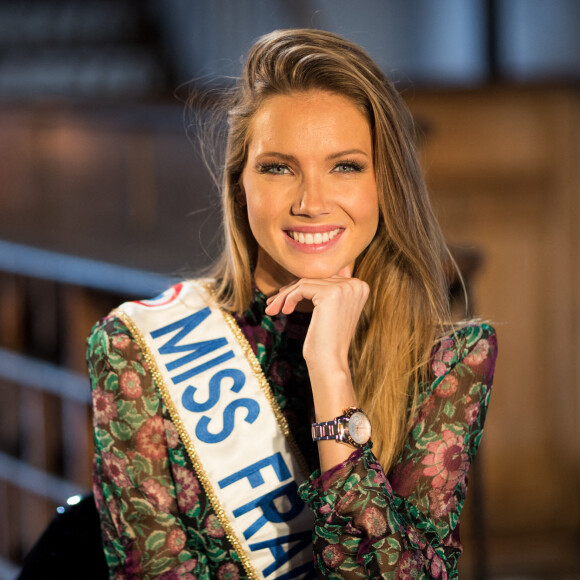 Miss France 2021 Amandine Petit lors de l'enregistrement de l'émission "Animaux Stars" présentée par Bernard Montiel qui sera diffusée le 6 mars 2021 à 17h30, à Paris, France, le 2 février 2021. © Tiziano Da Silva/Bestimage