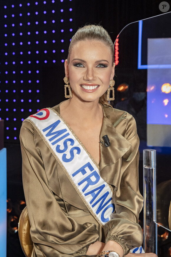 Amandine Petit (Miss France 2021) - Backstage de l'enregistrement de l'émission "A Prendre ou A Laisser (APOAL)", présentée par C.Hanouna et diffusée en direct le 26 janvier sur C8 © Jack Tribeca / Bestimage