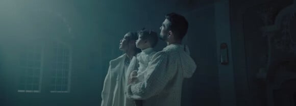 Zaho, Florent Mothe et leur fils Naïm dans le clip de "Ma lune", dévoilé sur Youtube le 26 mars 2021.