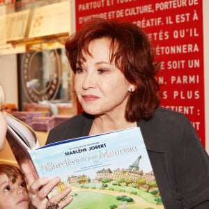 Marlène Jober le 26 novembre 2011 pour "Le Carré d'Encre" à Paris.