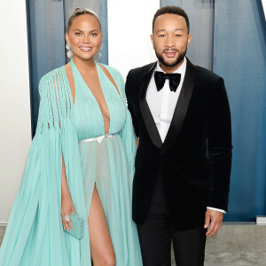Chrissy Teigen et son mari John Legend à la soirée "Vanity Fair Oscar Party" à Los Angeles.