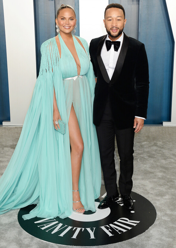 Chrissy Teigen et son mari John Legend à la soirée "Vanity Fair Oscar Party" à Los Angeles.
