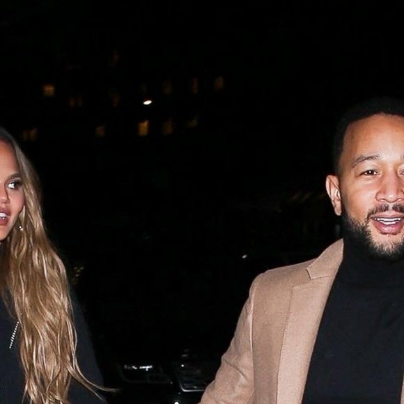 Chrissy Teigen et son mari John Legend sont allés diner en amoureux au restaurant Madeo dans le quartier de Beverly Hills à Los Angeles, le 27 février 2020 